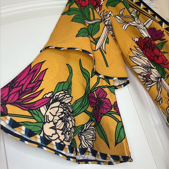 💗 Floral Romper Jumpsuit - Picture 4 of 6